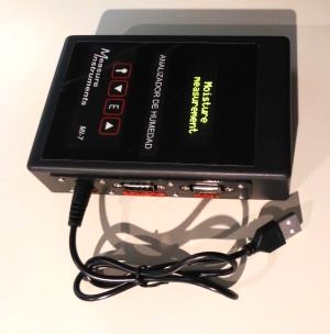 Portable meters for the measurement of moisture or absolute humidity and temperature in grains, cereals, bales, rolls of grass, hay, swath or row of grass, forage, flour, compost, soil, earth, fracture sand, tea, coffee, expeller, pellet, pelletized, cheese, wood, bales of cotton, tobacco or paper, spices, coal, peat, dehydrated fruits, dehydrated vegetables, plastics, wood chips, bagged materials, in big bags or in bulk. Portable meters for the measurement of moisture or absolute humidity and temperature in grains, cereals, bales, rolls of grass, hay, swath or row of grass, forage, flour, compost, soil, earth, fracture sand, tea, coffee, expeller, pellet, pelletized, cheese, wood, bales of cotton, tobacco or paper, spices, coal, peat, dehydrated fruits, dehydrated vegetables, plastics, wood chips, bagged materials, in big bags or in bulk.
